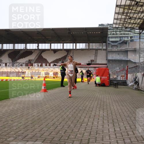 08.12.2024 - St. Pauli X-Mass-Run No. 14 Yannick Fuchs http://msf.ph/oto/7473132 08.12.2024 09:53:30 Ziel 183, 859, 1818, 2084, 2844, 3023, 3307 meine-sportfotos.de