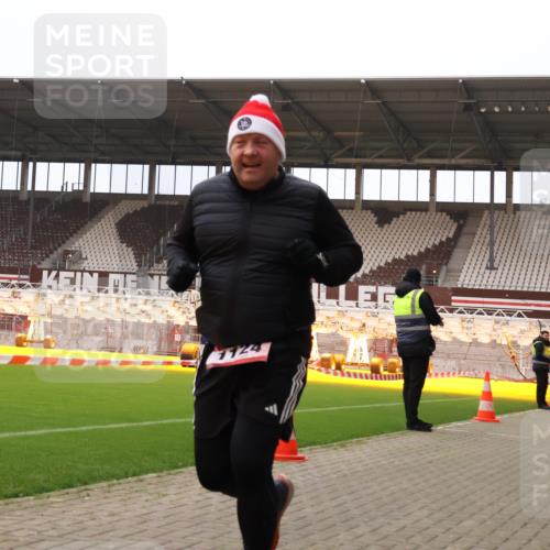 08.12.2024 - St. Pauli X-Mass-Run No. 14 Yannick Fuchs http://msf.ph/oto/7473135 08.12.2024 10:07:21 Ziel 129, 165, 892, 1007, 1124, 1426, 1720, 2099, 2208, 2861, 3153, 3338, 3342 meine-sportfotos.de