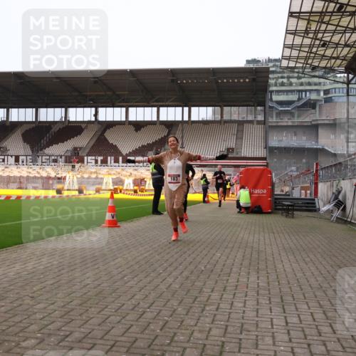 08.12.2024 - St. Pauli X-Mass-Run No. 14 Yannick Fuchs http://msf.ph/oto/7473137 08.12.2024 09:53:30 Ziel 183, 859, 1818, 2084, 2844, 3023, 3307 meine-sportfotos.de