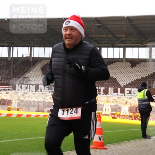 08.12.2024 - St. Pauli X-Mass-Run No. 14 Yannick Fuchs http://msf.ph/oto/7473140 08.12.2024 10:07:21 Ziel 129, 165, 892, 1007, 1124, 1426, 1720, 2099, 2208, 2861, 3153, 3338, 3342 meine-sportfotos.de