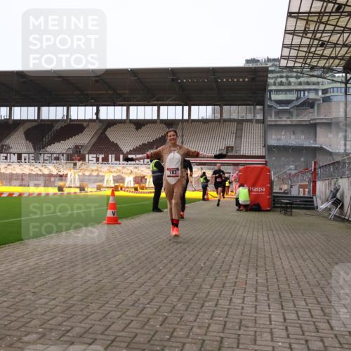 08.12.2024 - St. Pauli X-Mass-Run No. 14 Yannick Fuchs http://msf.ph/oto/7473141 08.12.2024 09:53:30 Ziel 183, 859, 1818, 2084, 2844, 3023, 3307 meine-sportfotos.de