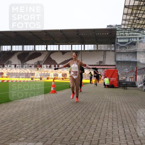 08.12.2024 - St. Pauli X-Mass-Run No. 14 Yannick Fuchs http://msf.ph/oto/7473145 08.12.2024 09:53:30 Ziel 183, 859, 1818, 2084, 2844, 3023, 3307 meine-sportfotos.de