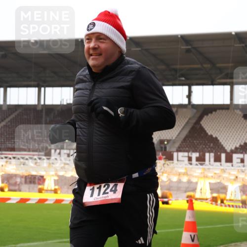 08.12.2024 - St. Pauli X-Mass-Run No. 14 Yannick Fuchs http://msf.ph/oto/7473146 08.12.2024 10:07:21 Ziel 129, 165, 892, 1007, 1124, 1426, 1720, 2099, 2208, 2861, 3153, 3338, 3342 meine-sportfotos.de