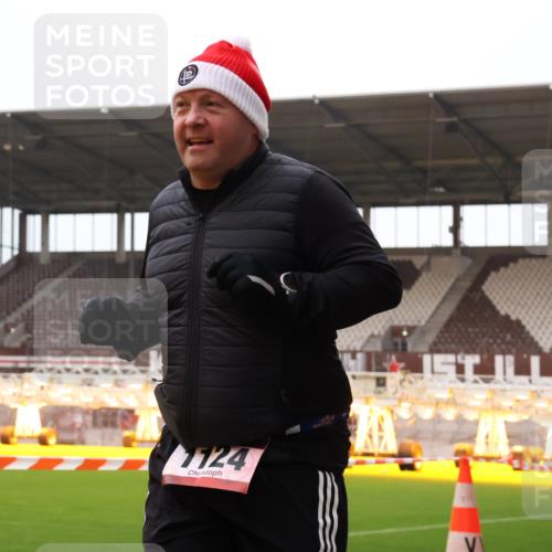08.12.2024 - St. Pauli X-Mass-Run No. 14 Yannick Fuchs http://msf.ph/oto/7473149 08.12.2024 10:07:21 Ziel 129, 165, 892, 1007, 1124, 1426, 1720, 2099, 2208, 2861, 3153, 3338, 3342 meine-sportfotos.de