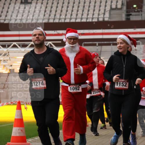 08.12.2024 - St. Pauli X-Mass-Run No. 14 Yannick Fuchs http://msf.ph/oto/7473158 08.12.2024 10:07:36 Ziel 9, 11, 1092, 1152, 1153, 1274, 1685, 1867, 2504, 2505 meine-sportfotos.de