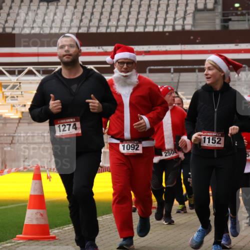 08.12.2024 - St. Pauli X-Mass-Run No. 14 Yannick Fuchs http://msf.ph/oto/7473161 08.12.2024 10:07:36 Ziel 9, 11, 1092, 1152, 1153, 1274, 1685, 1867, 2504, 2505 meine-sportfotos.de