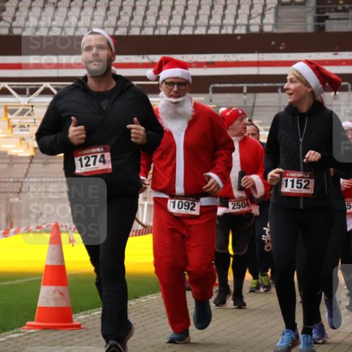 08.12.2024 - St. Pauli X-Mass-Run No. 14 Yannick Fuchs http://msf.ph/oto/7473164 08.12.2024 10:07:36 Ziel 9, 11, 1092, 1152, 1153, 1274, 1685, 1867, 2504, 2505 meine-sportfotos.de
