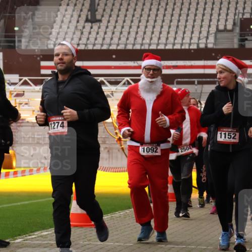 08.12.2024 - St. Pauli X-Mass-Run No. 14 Yannick Fuchs http://msf.ph/oto/7473167 08.12.2024 10:07:37 Ziel 9, 11, 1092, 1152, 1153, 1274, 1685, 1867, 2350, 2501, 2504, 2505 meine-sportfotos.de