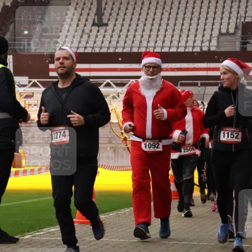 08.12.2024 - St. Pauli X-Mass-Run No. 14 Yannick Fuchs http://msf.ph/oto/7473168 08.12.2024 10:07:37 Ziel 9, 11, 1092, 1152, 1153, 1274, 1685, 1867, 2350, 2501, 2504, 2505 meine-sportfotos.de
