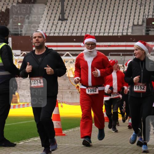 08.12.2024 - St. Pauli X-Mass-Run No. 14 Yannick Fuchs http://msf.ph/oto/7473172 08.12.2024 10:07:37 Ziel 9, 11, 1092, 1152, 1153, 1274, 1685, 1867, 2350, 2501, 2504, 2505 meine-sportfotos.de