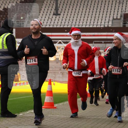 08.12.2024 - St. Pauli X-Mass-Run No. 14 Yannick Fuchs http://msf.ph/oto/7473175 08.12.2024 10:07:37 Ziel 9, 11, 1092, 1152, 1153, 1274, 1685, 1867, 2350, 2501, 2504, 2505 meine-sportfotos.de