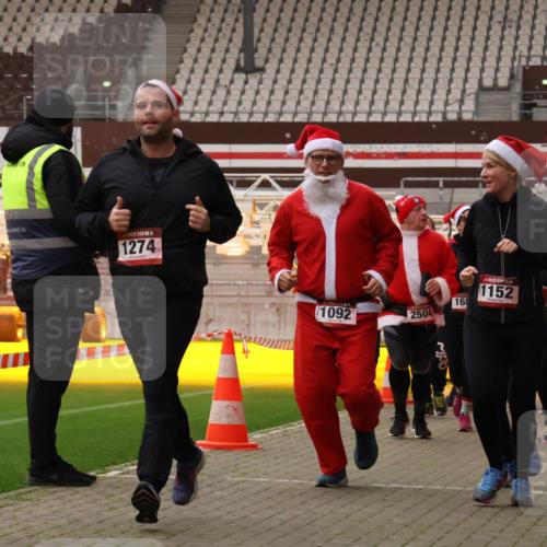 08.12.2024 - St. Pauli X-Mass-Run No. 14 Yannick Fuchs http://msf.ph/oto/7473178 08.12.2024 10:07:37 Ziel 9, 11, 1092, 1152, 1153, 1274, 1685, 1867, 2350, 2501, 2504, 2505 meine-sportfotos.de