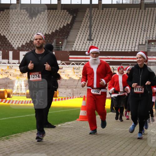 08.12.2024 - St. Pauli X-Mass-Run No. 14 Yannick Fuchs http://msf.ph/oto/7473181 08.12.2024 10:07:38 Ziel 9, 11, 1092, 1152, 1153, 1274, 1685, 1867, 2350, 2501, 2504, 2505 meine-sportfotos.de