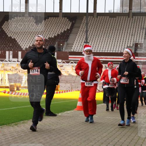 08.12.2024 - St. Pauli X-Mass-Run No. 14 Yannick Fuchs http://msf.ph/oto/7473187 08.12.2024 10:07:38 Ziel 9, 11, 1092, 1152, 1153, 1274, 1685, 1867, 2350, 2501, 2504, 2505 meine-sportfotos.de