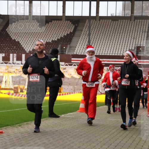08.12.2024 - St. Pauli X-Mass-Run No. 14 Yannick Fuchs http://msf.ph/oto/7473190 08.12.2024 10:07:38 Ziel 9, 11, 1092, 1152, 1153, 1274, 1685, 1867, 2350, 2501, 2504, 2505 meine-sportfotos.de