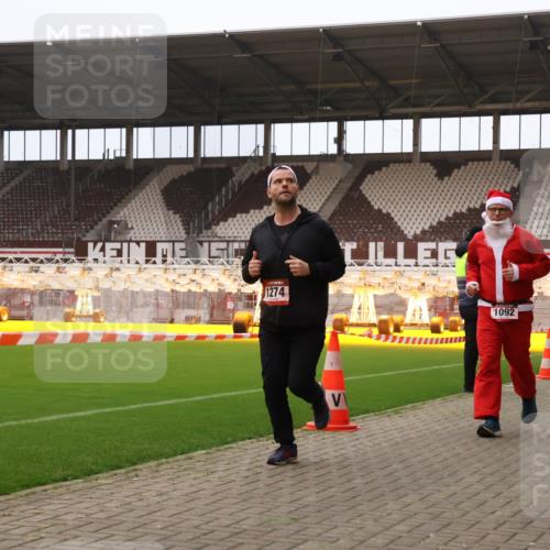 08.12.2024 - St. Pauli X-Mass-Run No. 14 Yannick Fuchs http://msf.ph/oto/7473200 08.12.2024 10:07:39 Ziel 9, 11, 1092, 1152, 1153, 1274, 1297, 1685, 1867, 2350, 2501, 2504, 2505 meine-sportfotos.de