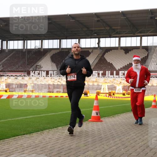 08.12.2024 - St. Pauli X-Mass-Run No. 14 Yannick Fuchs http://msf.ph/oto/7473209 08.12.2024 10:07:39 Ziel 9, 11, 1092, 1152, 1153, 1274, 1297, 1685, 1867, 2350, 2501, 2504, 2505 meine-sportfotos.de