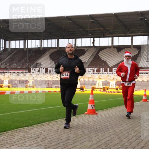 08.12.2024 - St. Pauli X-Mass-Run No. 14 Yannick Fuchs http://msf.ph/oto/7473212 08.12.2024 10:07:39 Ziel 9, 11, 1092, 1152, 1153, 1274, 1297, 1685, 1867, 2350, 2501, 2504, 2505 meine-sportfotos.de