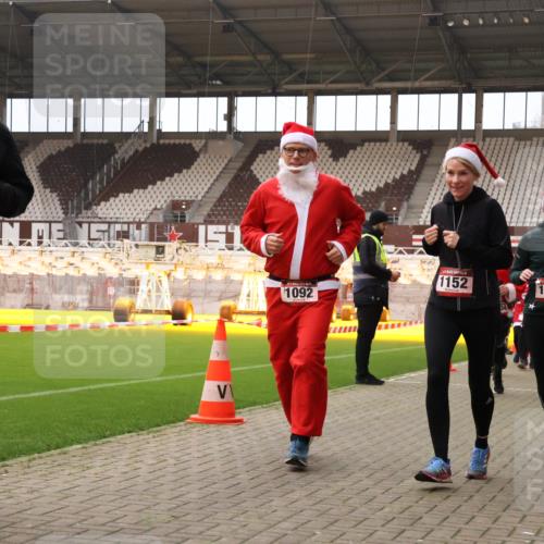 08.12.2024 - St. Pauli X-Mass-Run No. 14 Yannick Fuchs http://msf.ph/oto/7473216 08.12.2024 10:07:40 Ziel 9, 11, 1092, 1152, 1153, 1274, 1297, 1685, 1867, 2350, 2501, 2504, 2505 meine-sportfotos.de