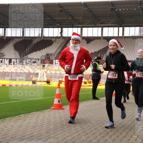 08.12.2024 - St. Pauli X-Mass-Run No. 14 Yannick Fuchs http://msf.ph/oto/7473226 08.12.2024 10:07:40 Ziel 9, 11, 1092, 1152, 1153, 1274, 1297, 1685, 1867, 2350, 2501, 2504, 2505 meine-sportfotos.de