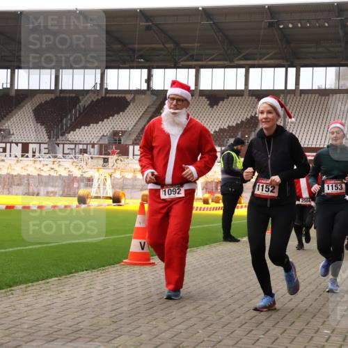 08.12.2024 - St. Pauli X-Mass-Run No. 14 Yannick Fuchs http://msf.ph/oto/7473230 08.12.2024 10:07:40 Ziel 9, 11, 1092, 1152, 1153, 1274, 1297, 1685, 1867, 2350, 2501, 2504, 2505 meine-sportfotos.de