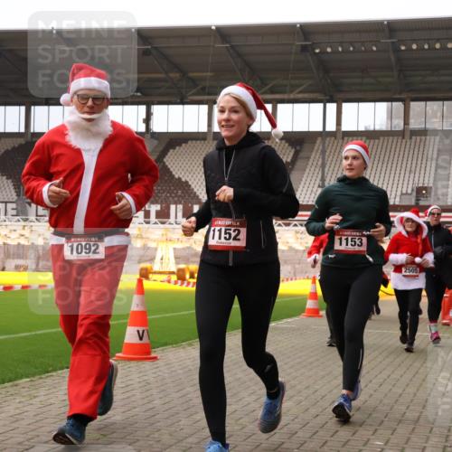 08.12.2024 - St. Pauli X-Mass-Run No. 14 Yannick Fuchs http://msf.ph/oto/7473233 08.12.2024 10:07:41 Ziel 9, 11, 1092, 1152, 1153, 1274, 1297, 1685, 1867, 2350, 2501, 2504, 2505 meine-sportfotos.de