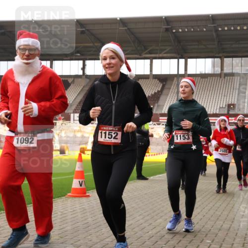 08.12.2024 - St. Pauli X-Mass-Run No. 14 Yannick Fuchs http://msf.ph/oto/7473242 08.12.2024 10:07:41 Ziel 9, 11, 1092, 1152, 1153, 1274, 1297, 1685, 1867, 2350, 2501, 2504, 2505 meine-sportfotos.de