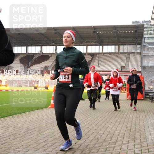 08.12.2024 - St. Pauli X-Mass-Run No. 14 Yannick Fuchs http://msf.ph/oto/7473253 08.12.2024 10:07:42 Ziel 9, 11, 1092, 1152, 1153, 1274, 1297, 1685, 1867, 2350, 2501, 2504, 2505 meine-sportfotos.de