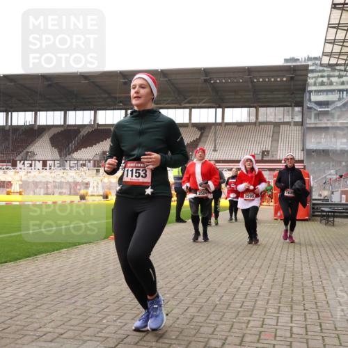 08.12.2024 - St. Pauli X-Mass-Run No. 14 Yannick Fuchs http://msf.ph/oto/7473257 08.12.2024 10:07:42 Ziel 9, 11, 1092, 1152, 1153, 1274, 1297, 1685, 1867, 2350, 2501, 2504, 2505 meine-sportfotos.de