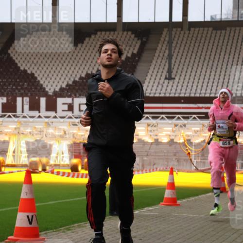 08.12.2024 - St. Pauli X-Mass-Run No. 14 Yannick Fuchs http://msf.ph/oto/7473258 08.12.2024 09:53:36 Ziel 183, 859, 1818, 2084, 2844, 3023 meine-sportfotos.de