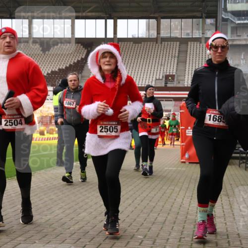 08.12.2024 - St. Pauli X-Mass-Run No. 14 Yannick Fuchs http://msf.ph/oto/7473262 08.12.2024 10:07:43 Ziel 9, 11, 1092, 1152, 1153, 1274, 1297, 1685, 1867, 2350, 2501, 2504, 2505 meine-sportfotos.de