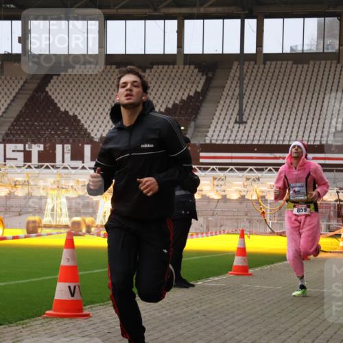 08.12.2024 - St. Pauli X-Mass-Run No. 14 Yannick Fuchs http://msf.ph/oto/7473267 08.12.2024 09:53:36 Ziel 183, 859, 1818, 2084, 2844, 3023 meine-sportfotos.de