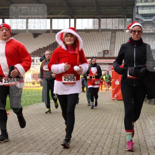 08.12.2024 - St. Pauli X-Mass-Run No. 14 Yannick Fuchs http://msf.ph/oto/7473268 08.12.2024 10:07:44 Ziel 9, 11, 1092, 1152, 1153, 1274, 1297, 1685, 1867, 2350, 2501, 2504, 2505 meine-sportfotos.de