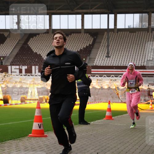 08.12.2024 - St. Pauli X-Mass-Run No. 14 Yannick Fuchs http://msf.ph/oto/7473270 08.12.2024 09:53:36 Ziel 183, 859, 1818, 2084, 2844, 3023 meine-sportfotos.de