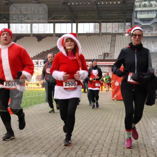 08.12.2024 - St. Pauli X-Mass-Run No. 14 Yannick Fuchs http://msf.ph/oto/7473271 08.12.2024 10:07:44 Ziel 9, 11, 1092, 1152, 1153, 1274, 1297, 1685, 1867, 2350, 2501, 2504, 2505 meine-sportfotos.de