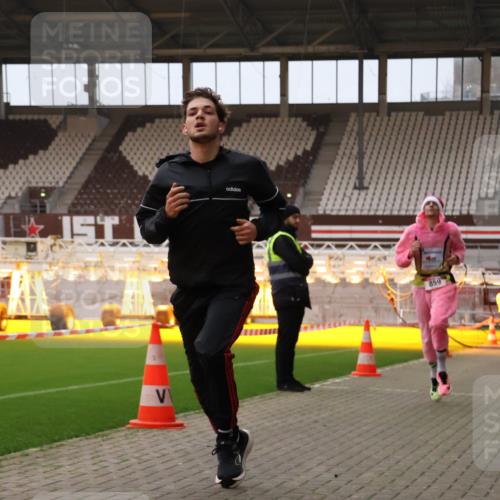 08.12.2024 - St. Pauli X-Mass-Run No. 14 Yannick Fuchs http://msf.ph/oto/7473273 08.12.2024 09:53:36 Ziel 183, 859, 1818, 2084, 2844, 3023 meine-sportfotos.de