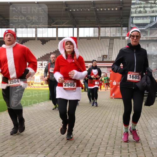 08.12.2024 - St. Pauli X-Mass-Run No. 14 Yannick Fuchs http://msf.ph/oto/7473276 08.12.2024 10:07:44 Ziel 9, 11, 1092, 1152, 1153, 1274, 1297, 1685, 1867, 2350, 2501, 2504, 2505 meine-sportfotos.de