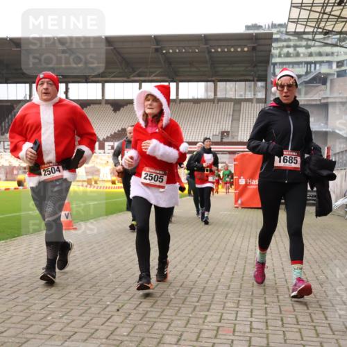 08.12.2024 - St. Pauli X-Mass-Run No. 14 Yannick Fuchs http://msf.ph/oto/7473284 08.12.2024 10:07:44 Ziel 9, 11, 1092, 1152, 1153, 1274, 1297, 1685, 1867, 2350, 2501, 2504, 2505 meine-sportfotos.de