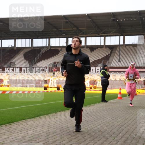08.12.2024 - St. Pauli X-Mass-Run No. 14 Yannick Fuchs http://msf.ph/oto/7473285 08.12.2024 09:53:37 Ziel 183, 859, 1818, 2084, 2844, 3023 meine-sportfotos.de
