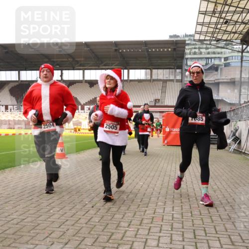 08.12.2024 - St. Pauli X-Mass-Run No. 14 Yannick Fuchs http://msf.ph/oto/7473288 08.12.2024 10:07:44 Ziel 9, 11, 1092, 1152, 1153, 1274, 1297, 1685, 1867, 2350, 2501, 2504, 2505 meine-sportfotos.de