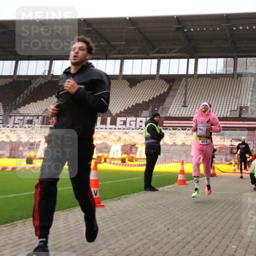 08.12.2024 - St. Pauli X-Mass-Run No. 14 Yannick Fuchs http://msf.ph/oto/7473291 08.12.2024 09:53:37 Ziel 183, 859, 1818, 2084, 2844, 3023 meine-sportfotos.de