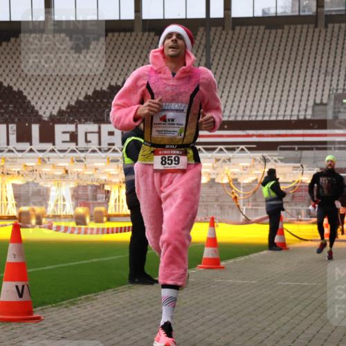 08.12.2024 - St. Pauli X-Mass-Run No. 14 Yannick Fuchs http://msf.ph/oto/7473296 08.12.2024 09:53:38 Ziel 183, 859, 1818, 2084, 2844, 3023 meine-sportfotos.de