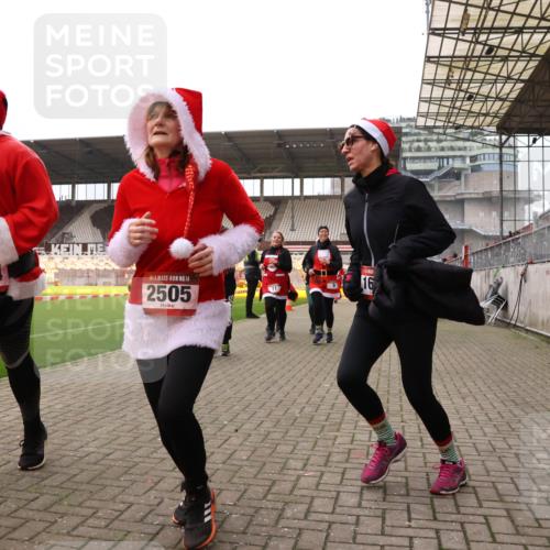 08.12.2024 - St. Pauli X-Mass-Run No. 14 Yannick Fuchs http://msf.ph/oto/7473304 08.12.2024 10:07:45 Ziel 9, 11, 1092, 1152, 1153, 1274, 1297, 1685, 1867, 2350, 2501, 2504, 2505, 3010, 3012 meine-sportfotos.de