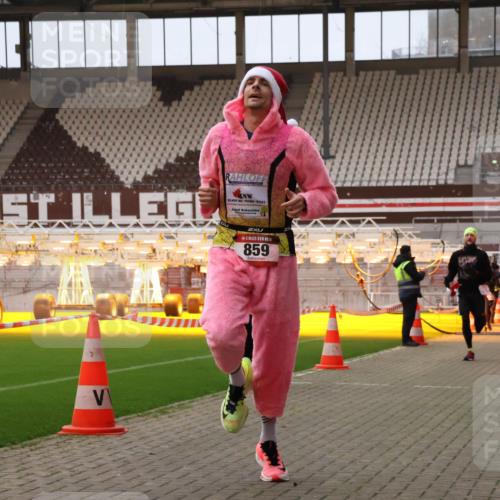08.12.2024 - St. Pauli X-Mass-Run No. 14 Yannick Fuchs http://msf.ph/oto/7473306 08.12.2024 09:53:38 Ziel 183, 859, 1818, 2084, 2844, 3023 meine-sportfotos.de