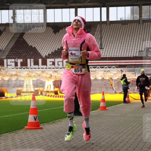 08.12.2024 - St. Pauli X-Mass-Run No. 14 Yannick Fuchs http://msf.ph/oto/7473307 08.12.2024 09:53:38 Ziel 183, 859, 1818, 2084, 2844, 3023 meine-sportfotos.de