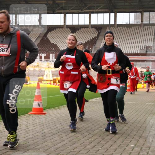 08.12.2024 - St. Pauli X-Mass-Run No. 14 Yannick Fuchs http://msf.ph/oto/7473312 08.12.2024 10:07:46 Ziel 9, 11, 1092, 1152, 1153, 1274, 1297, 1685, 1867, 2350, 2501, 2504, 2505, 3010, 3012 meine-sportfotos.de