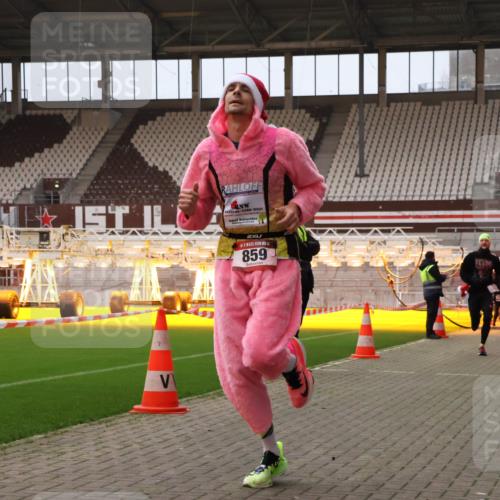 08.12.2024 - St. Pauli X-Mass-Run No. 14 Yannick Fuchs http://msf.ph/oto/7473320 08.12.2024 09:53:38 Ziel 183, 859, 1818, 2084, 2844, 3023 meine-sportfotos.de