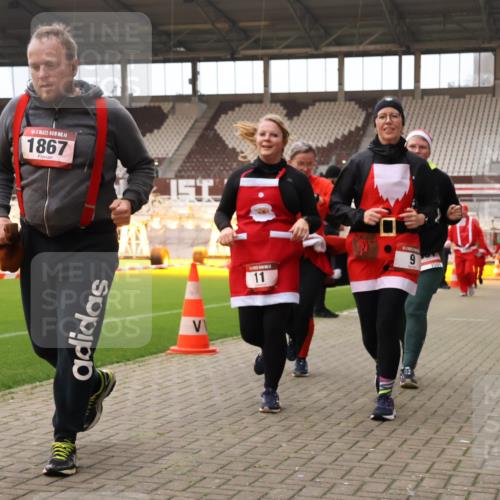 08.12.2024 - St. Pauli X-Mass-Run No. 14 Yannick Fuchs http://msf.ph/oto/7473323 08.12.2024 10:07:46 Ziel 9, 11, 1092, 1152, 1153, 1274, 1297, 1685, 1867, 2350, 2501, 2504, 2505, 3010, 3012 meine-sportfotos.de