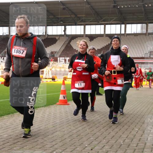 08.12.2024 - St. Pauli X-Mass-Run No. 14 Yannick Fuchs http://msf.ph/oto/7473327 08.12.2024 10:07:46 Ziel 9, 11, 1092, 1152, 1153, 1274, 1297, 1685, 1867, 2350, 2501, 2504, 2505, 3010, 3012 meine-sportfotos.de