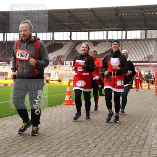 08.12.2024 - St. Pauli X-Mass-Run No. 14 Yannick Fuchs http://msf.ph/oto/7473329 08.12.2024 10:07:46 Ziel 9, 11, 1092, 1152, 1153, 1274, 1297, 1685, 1867, 2350, 2501, 2504, 2505, 3010, 3012 meine-sportfotos.de